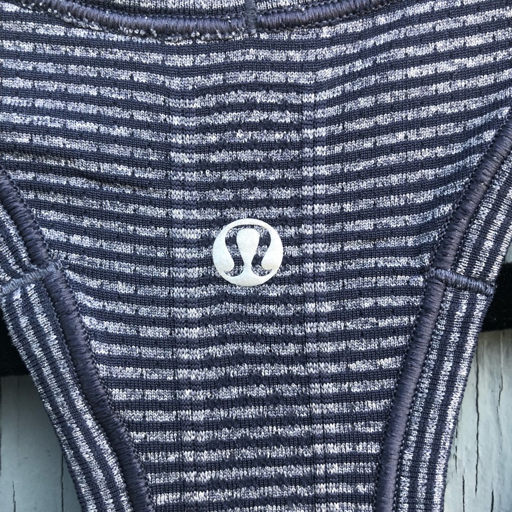 Blue striped Lululemon swiftly tank (size 10) - Picture 3 of 4
